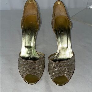 GOLD HEELS WITH CRYSTAL EMBELLISHMENTS FTL-10-252